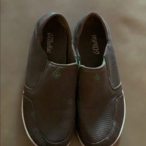 Tan boys size 5 Olukai slip on beach shoes